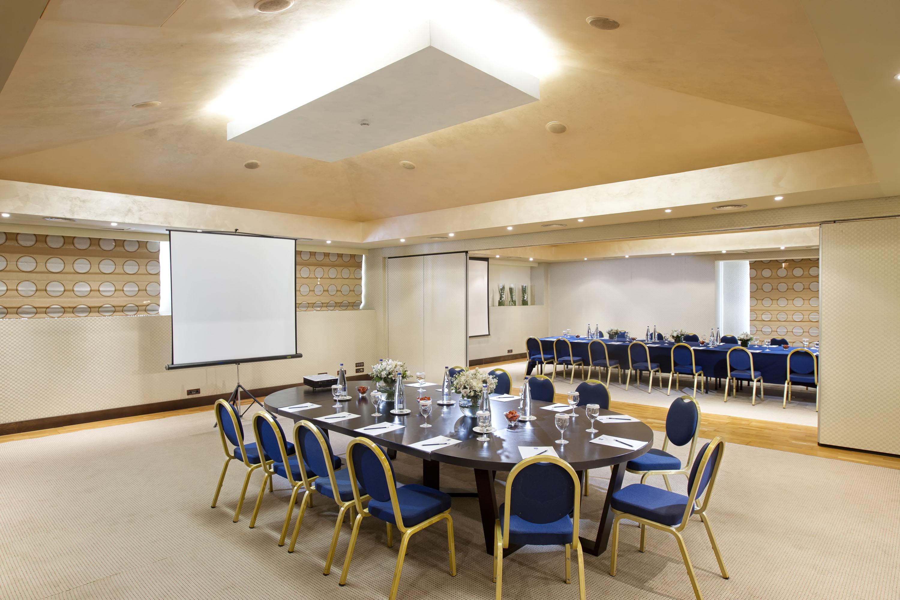 Grand Lagonissi Resort
